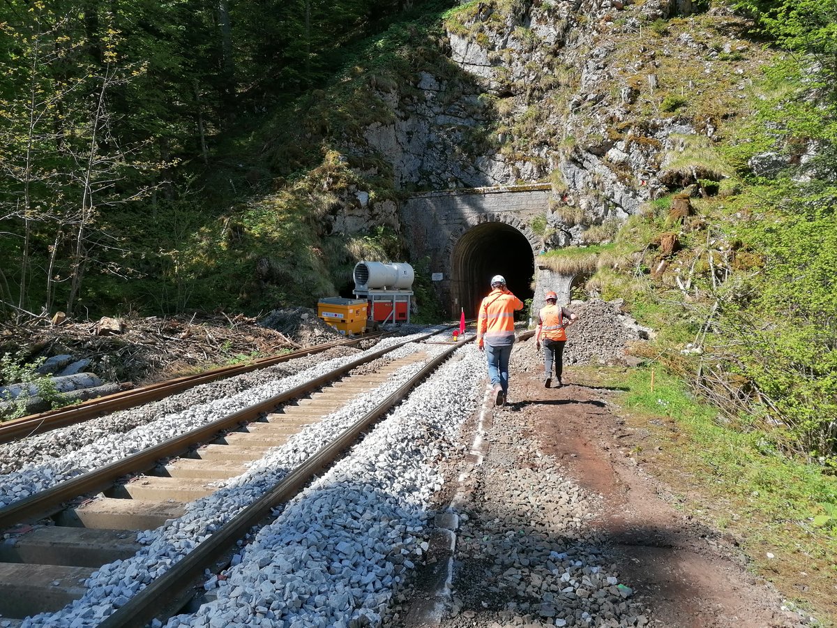 Comblement d'une cavité en voûte d'un tunnel ferroviaire à la frontière franco-suisse