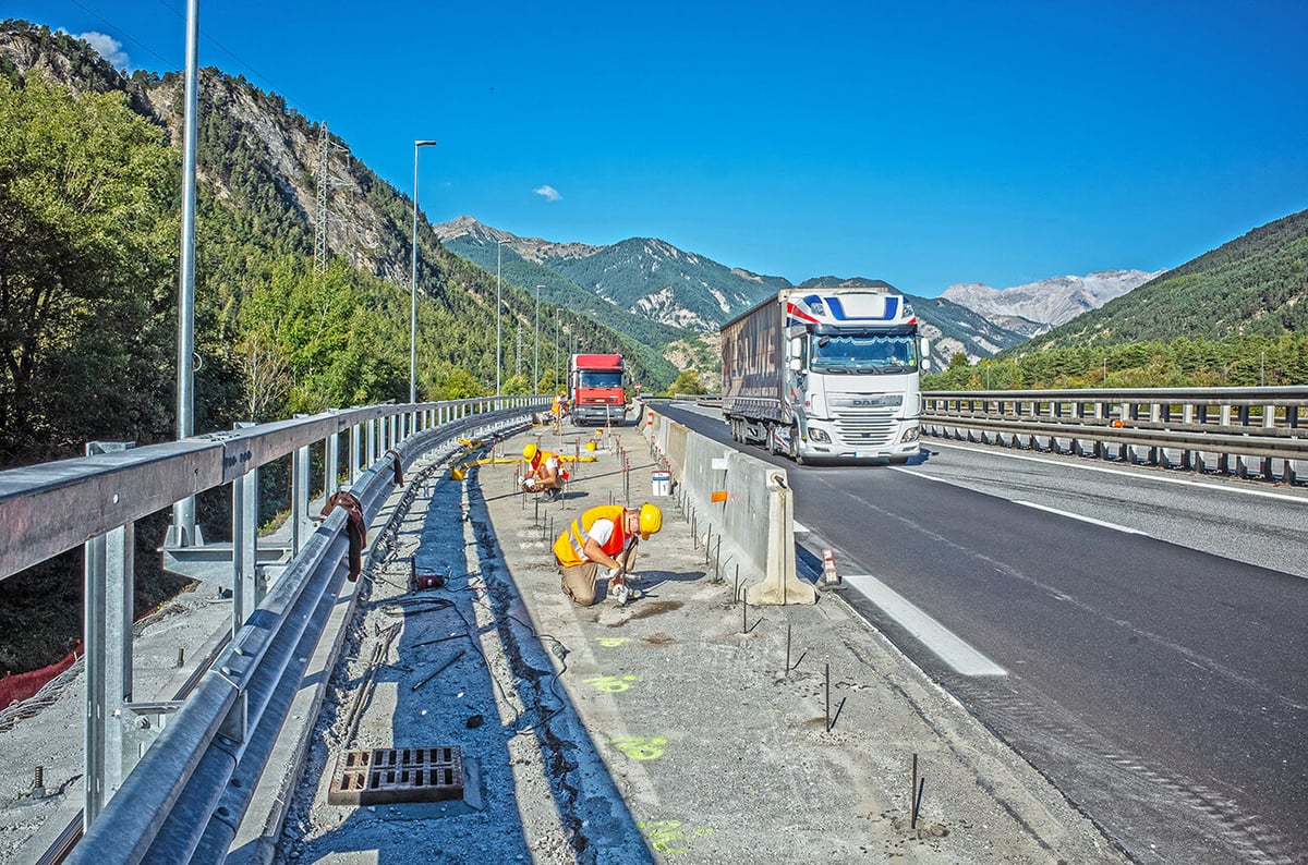 compactage et consolidation d'une route par uretek sans perturber la circulation 