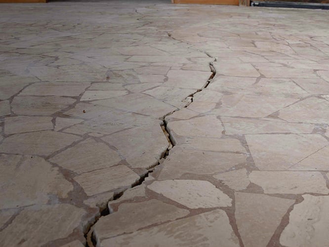 Carrelage fissuré-1