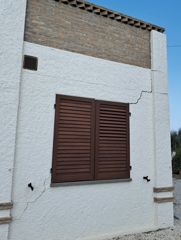 Fissures dans le mur 5