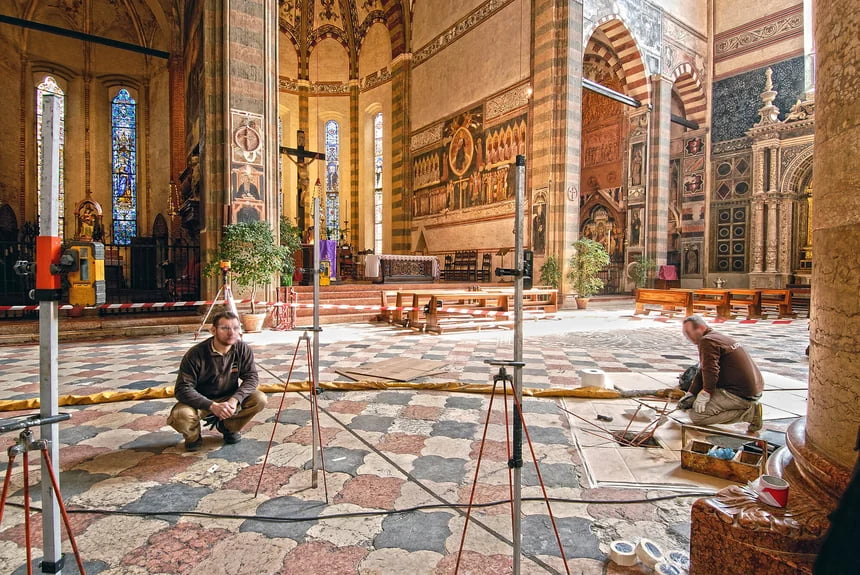 restauration de patrimoine ancien, stabilisation d'une église par injection de résine URETEK