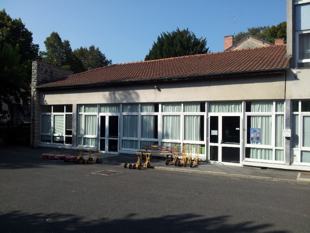 Photo de l'extension d'une  école dans la Marne construite sur vide sanitaire présentant des problèmes de corrosion