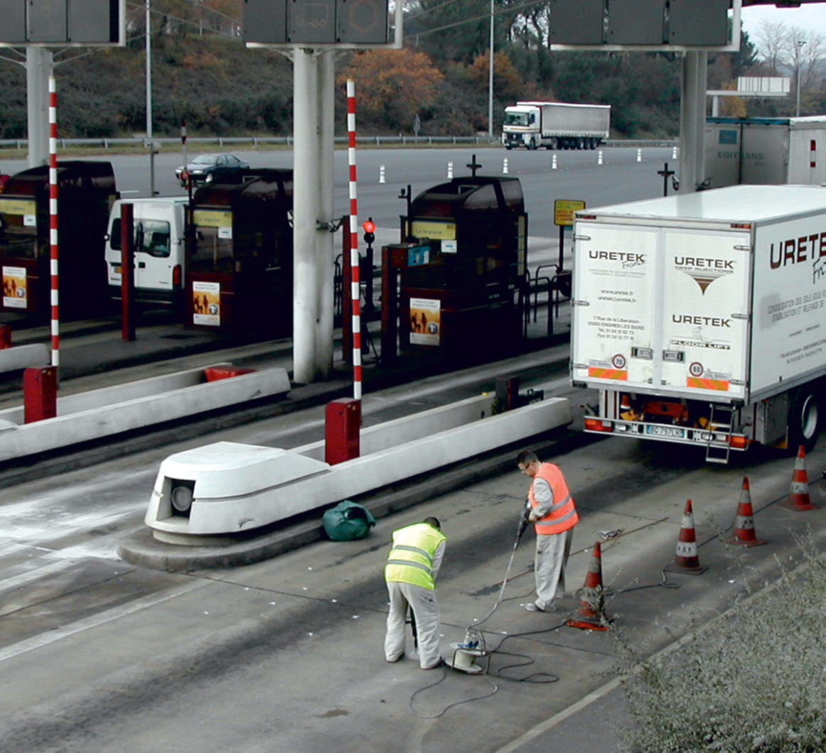 Ouvrier Uretek sur le chantier en cours de traitement