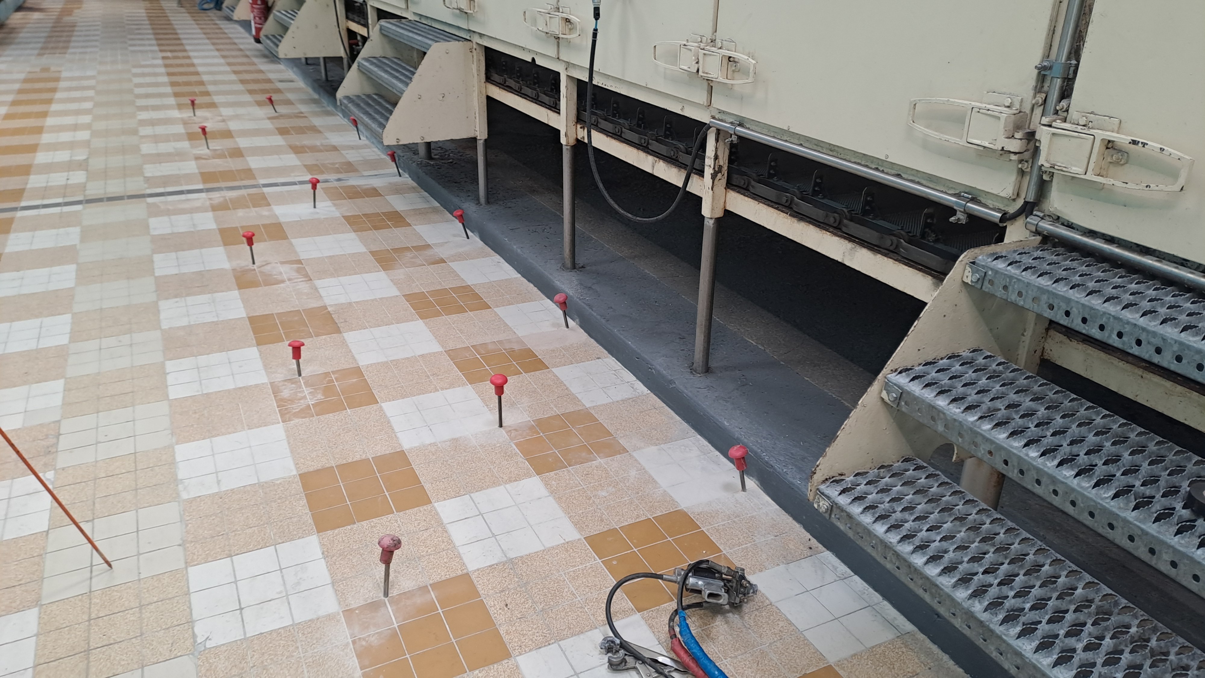 Pose des canules d'injection de résines