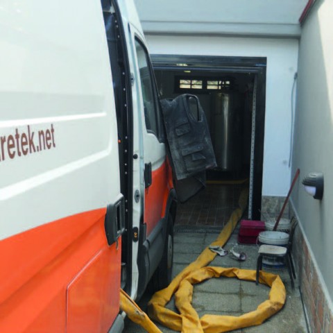 Photo d'un camion d'intervention uretek
