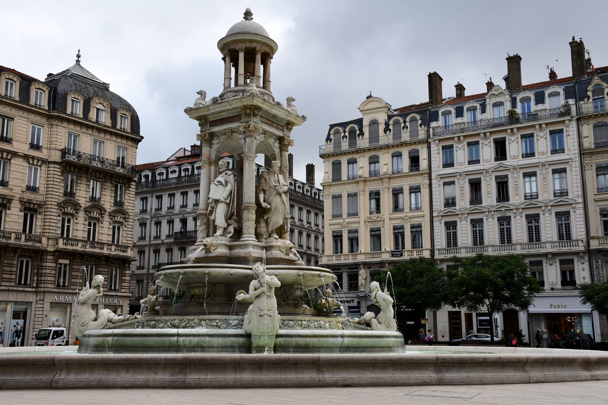 Photo de la place des Jacobins à Lyon