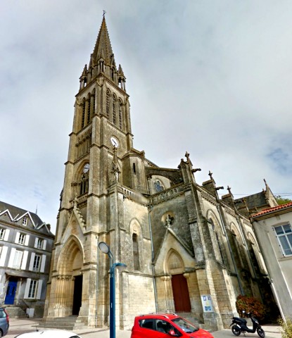 Photo de l'église de Saint Jean-Baptiste à La Châtaigneraie en Vendée avant l'intervention d'URETEK