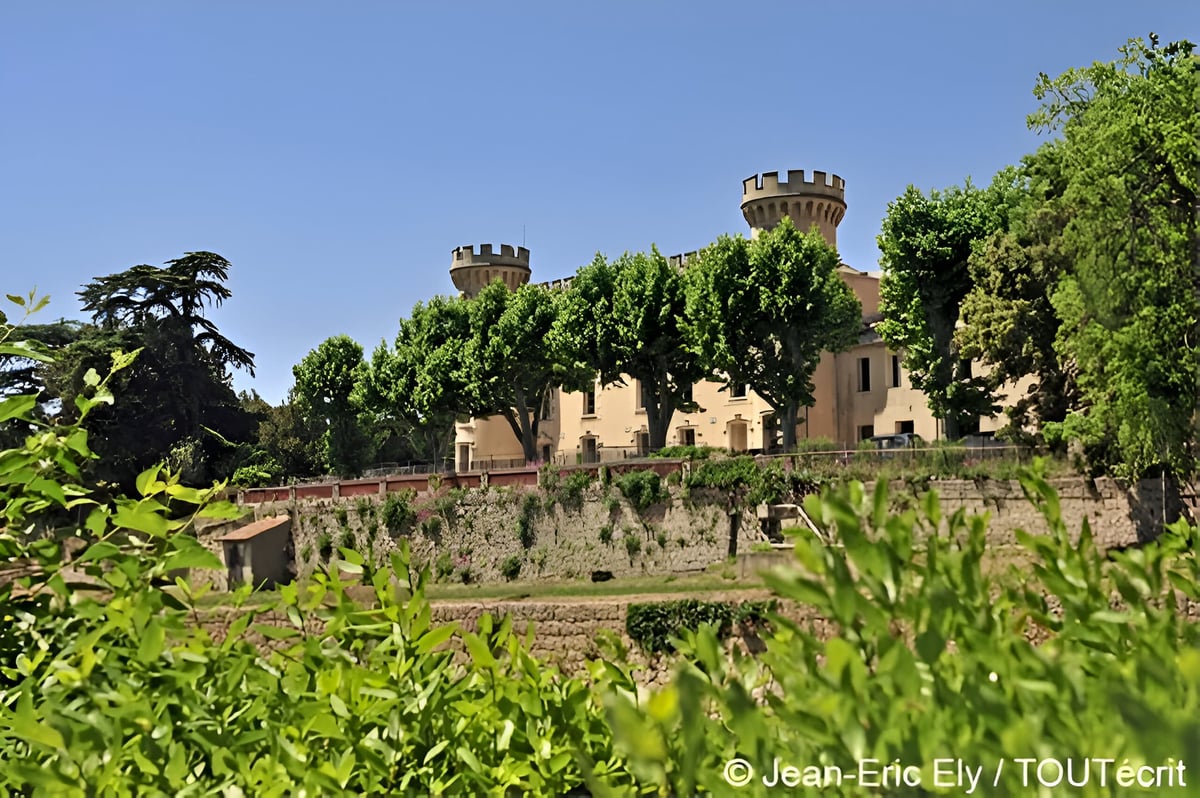 Photo du château de saint jean de garguier avant la régénération de ses maçonneries par URETEK