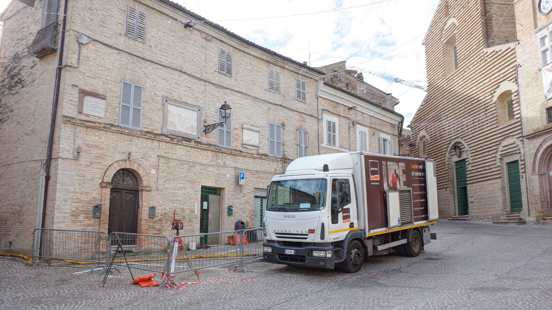 Arrivée du camion Uretek, remblayage de la cavité