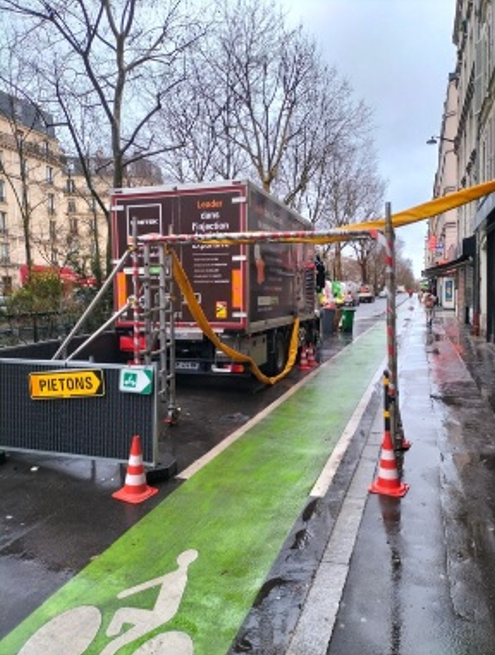 Camion Uretek devant le site