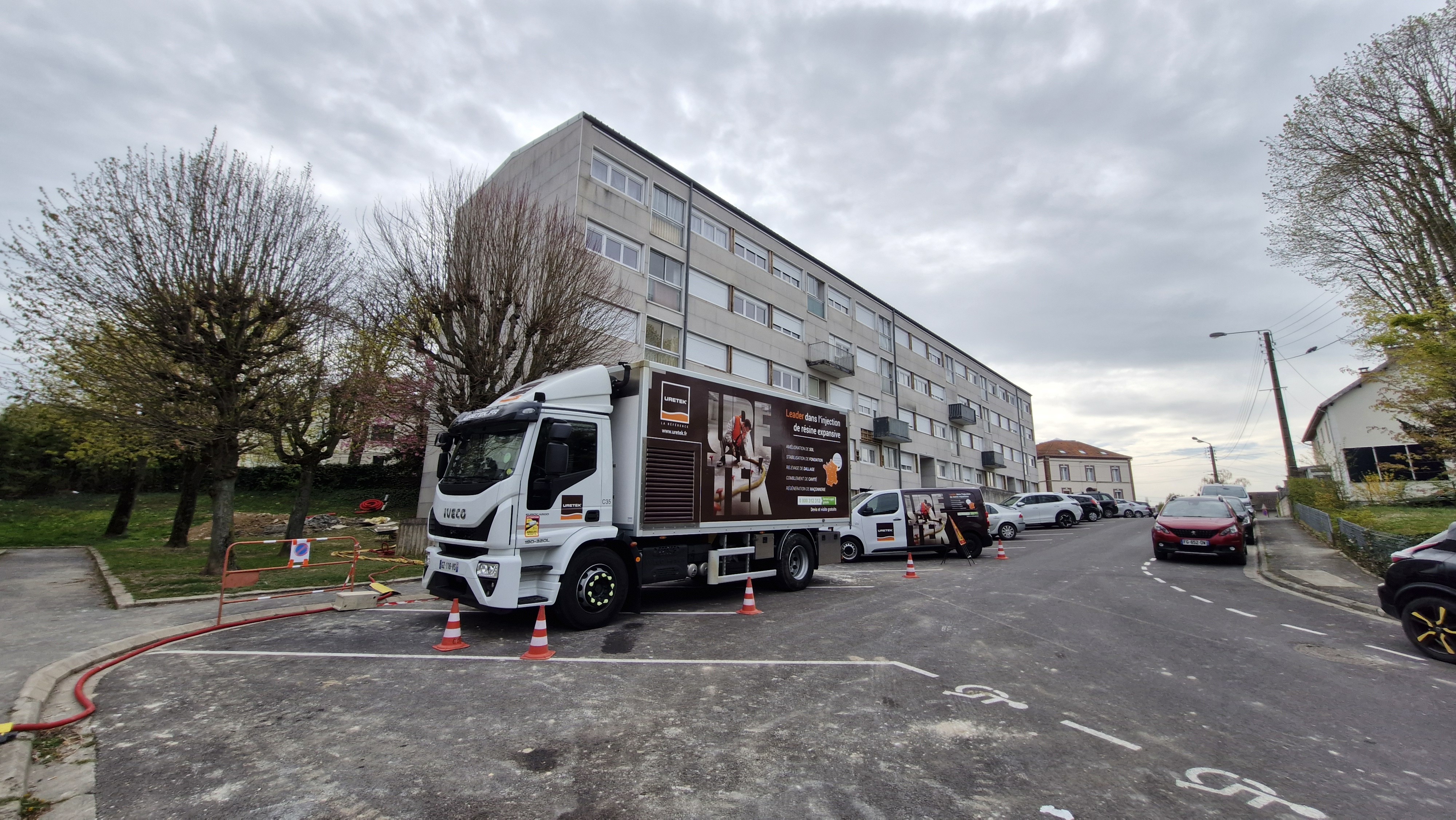 Camion Uretek devant site