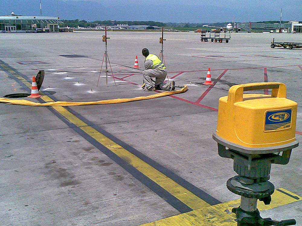 affaissement de la chaussée de l'aéroport