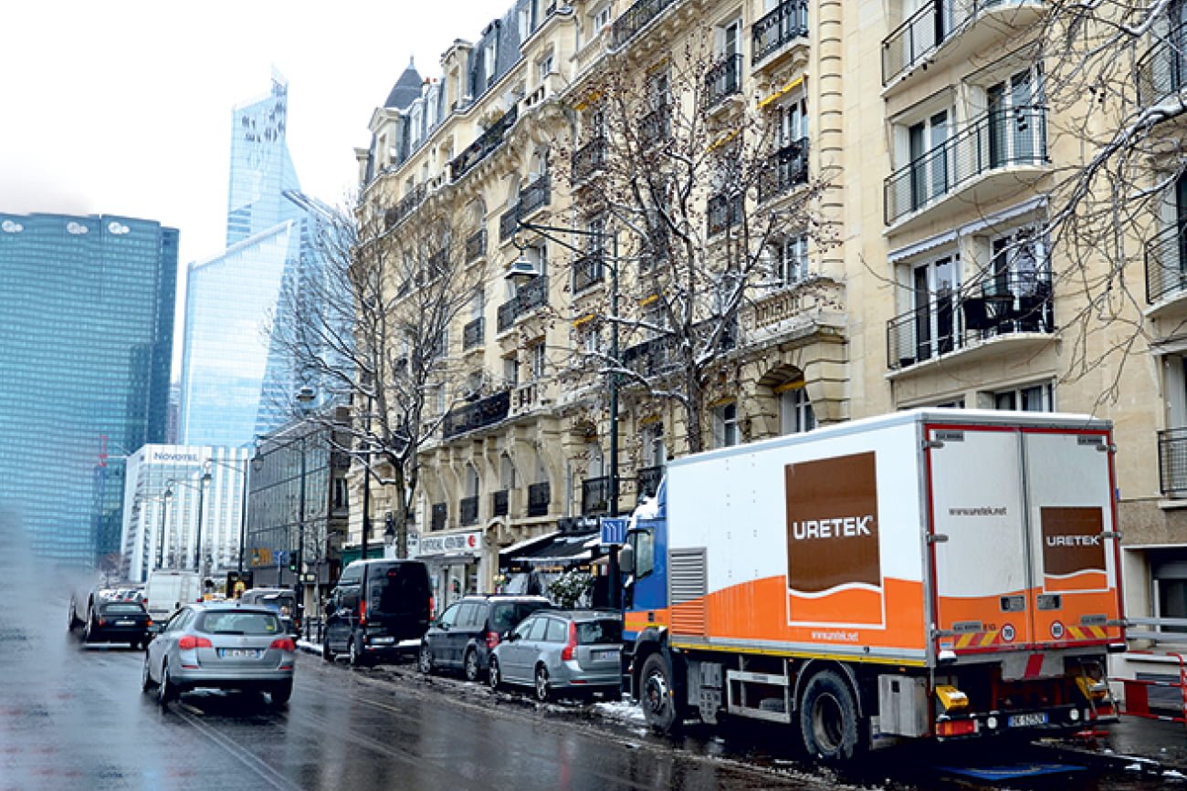 photo d'un camion d'intervention uretek à Neuilly