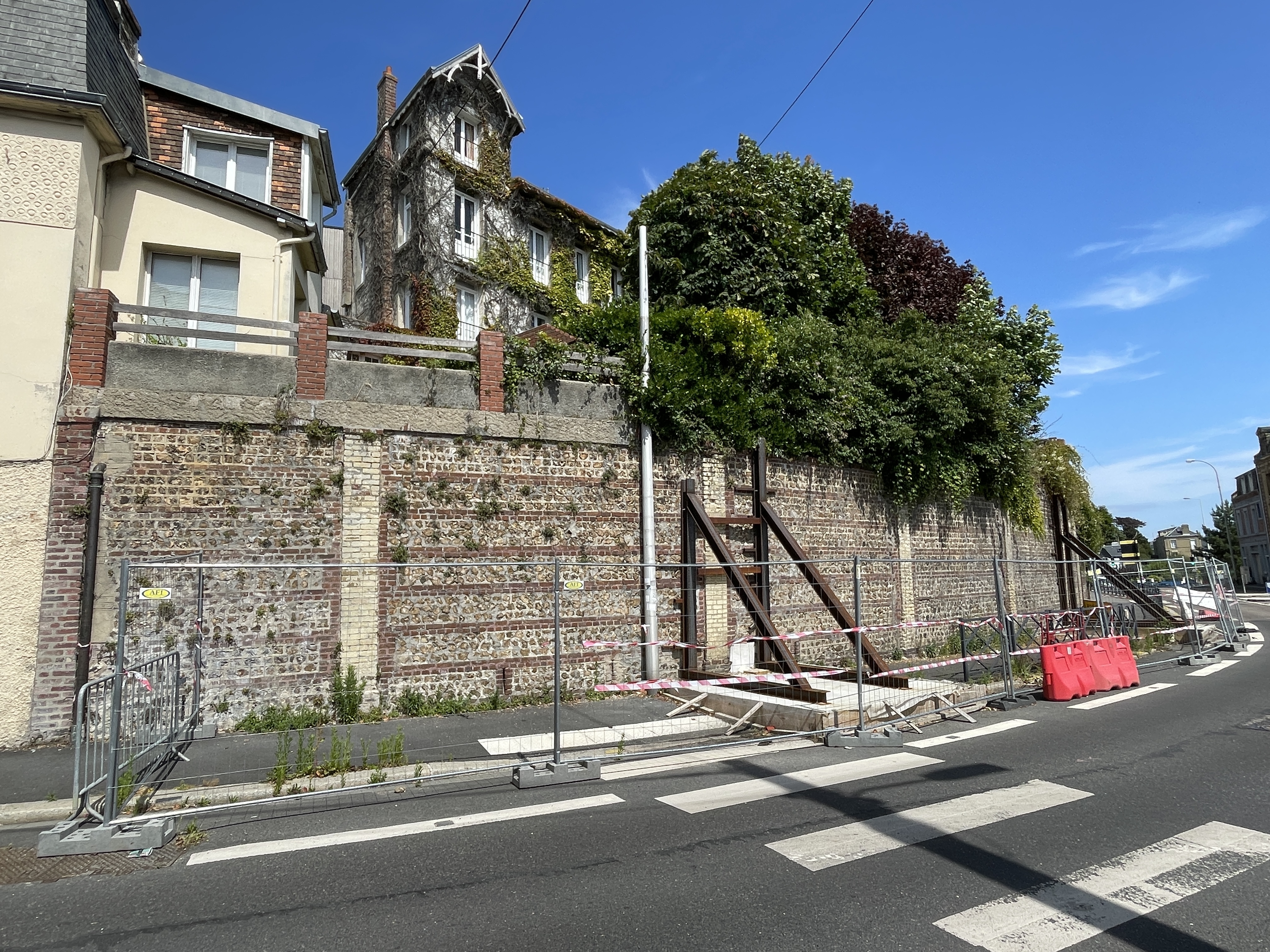 Ancrage d'un&nbsp;mur de&nbsp;soutènement à&nbsp;Sainte‑Adresse