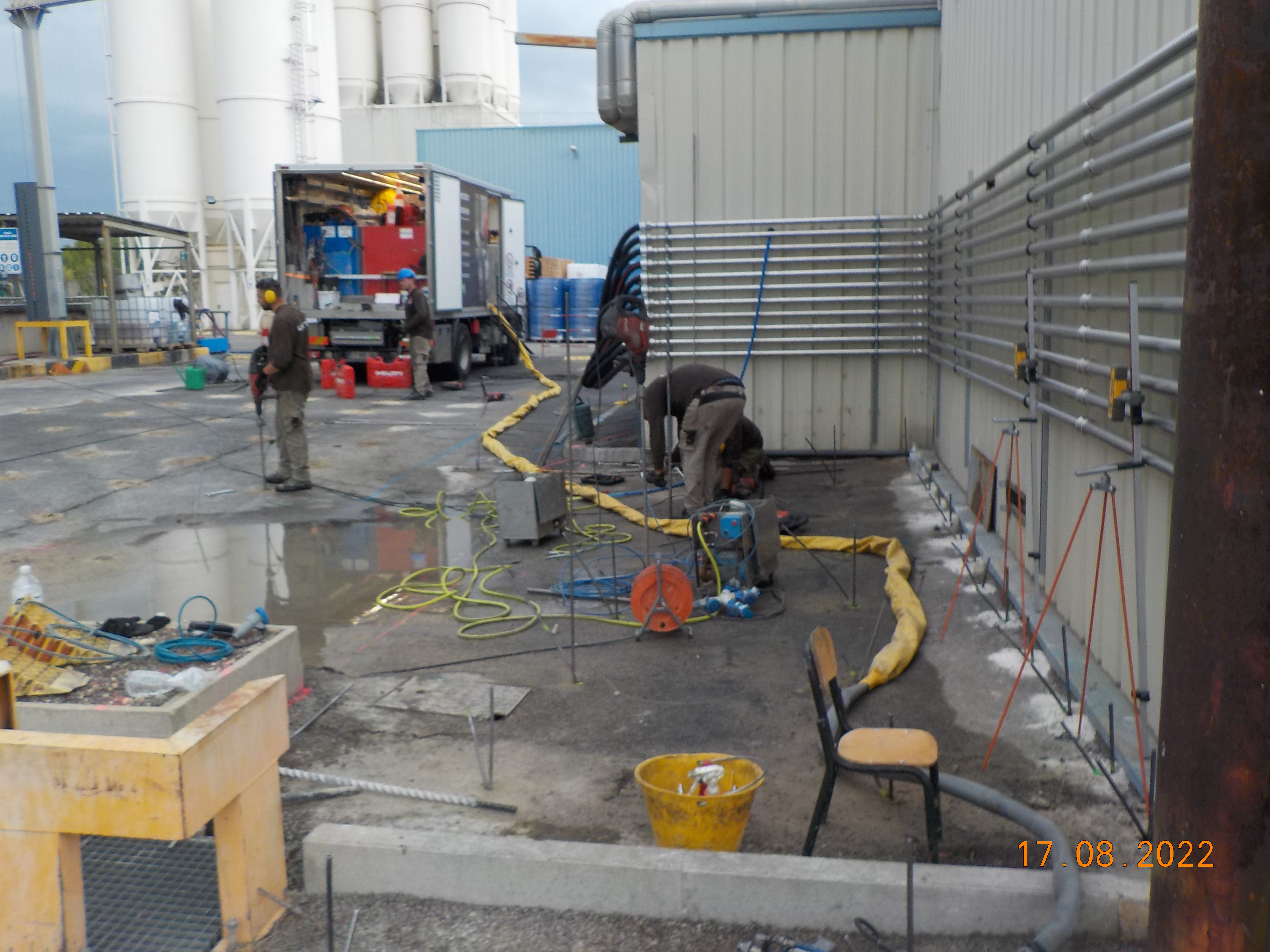 Relais avec le camion atelier Uretek avant injections de résines