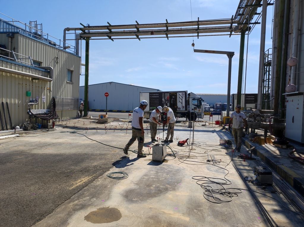 Percements hors entrepôt avant injections de résines expansives